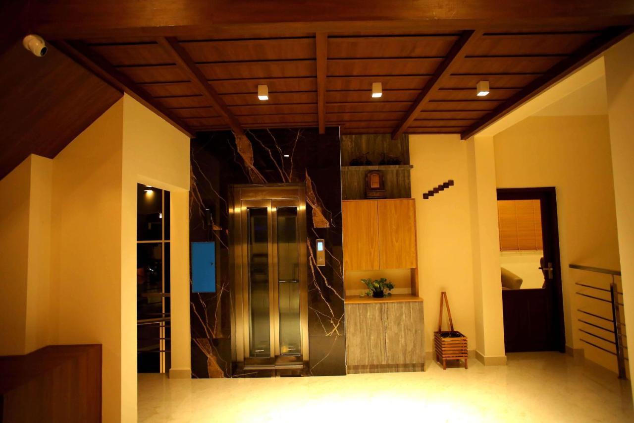 Kira Palace Residency Hotel Ernakulam Exterior photo