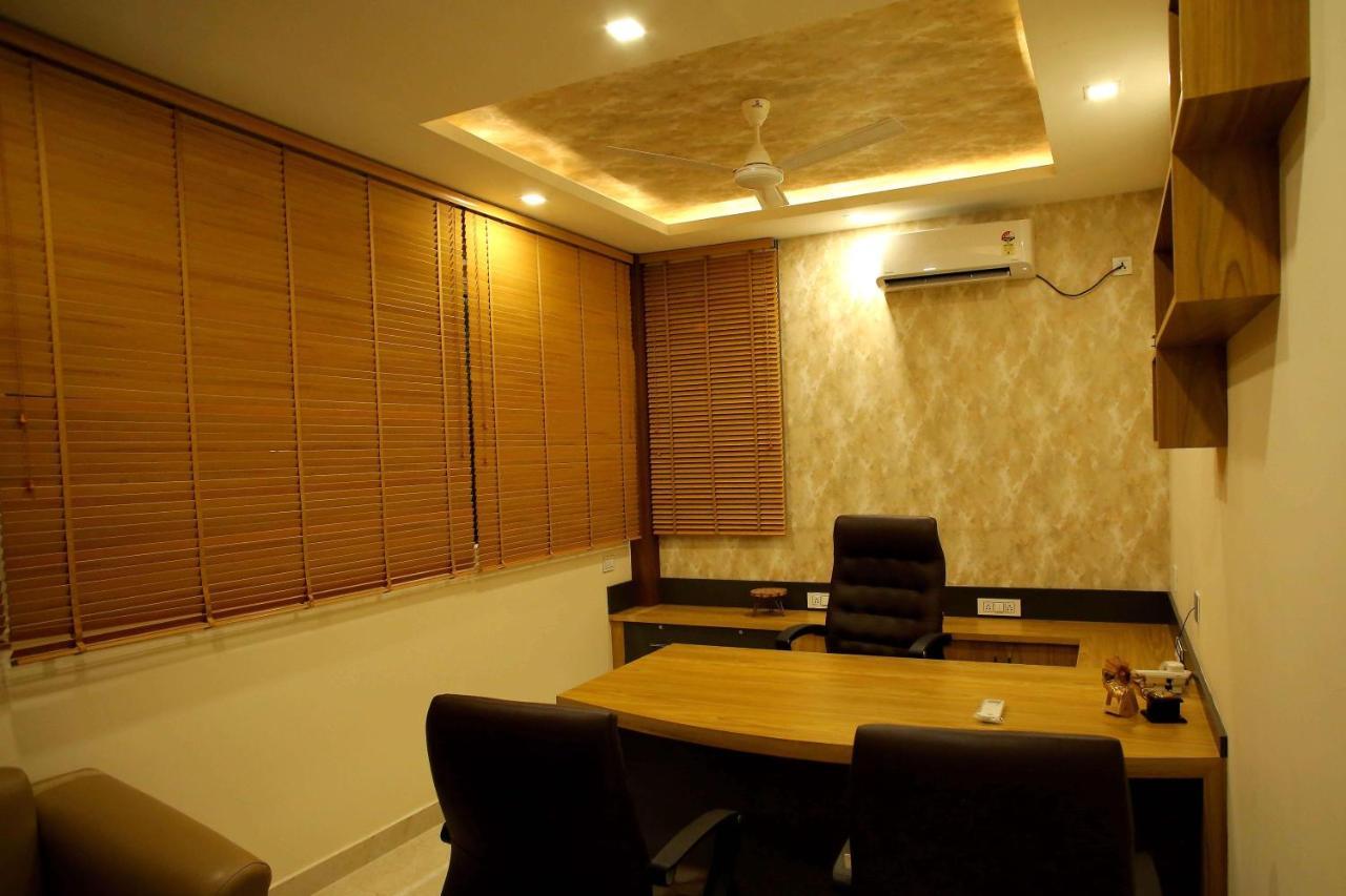 Kira Palace Residency Hotel Ernakulam Exterior photo