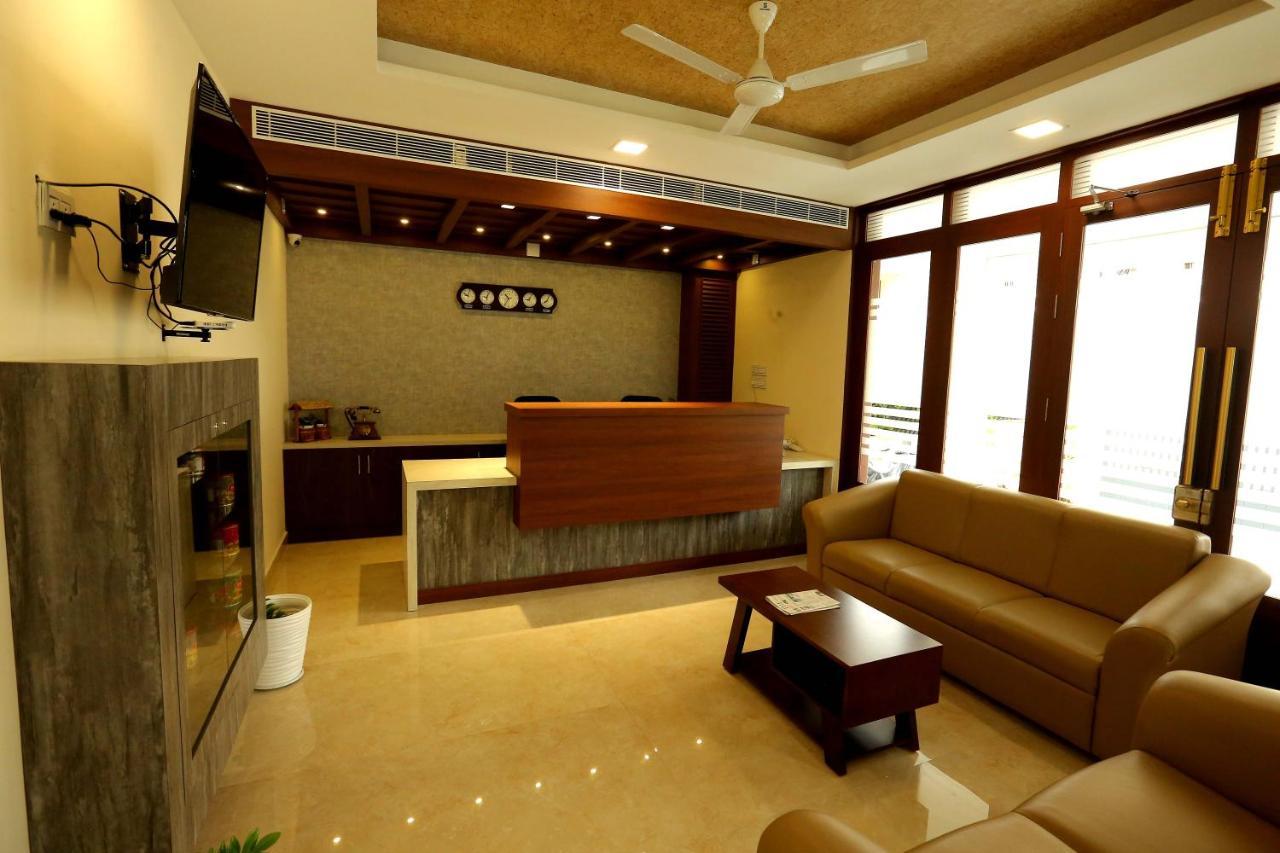 Kira Palace Residency Hotel Ernakulam Exterior photo