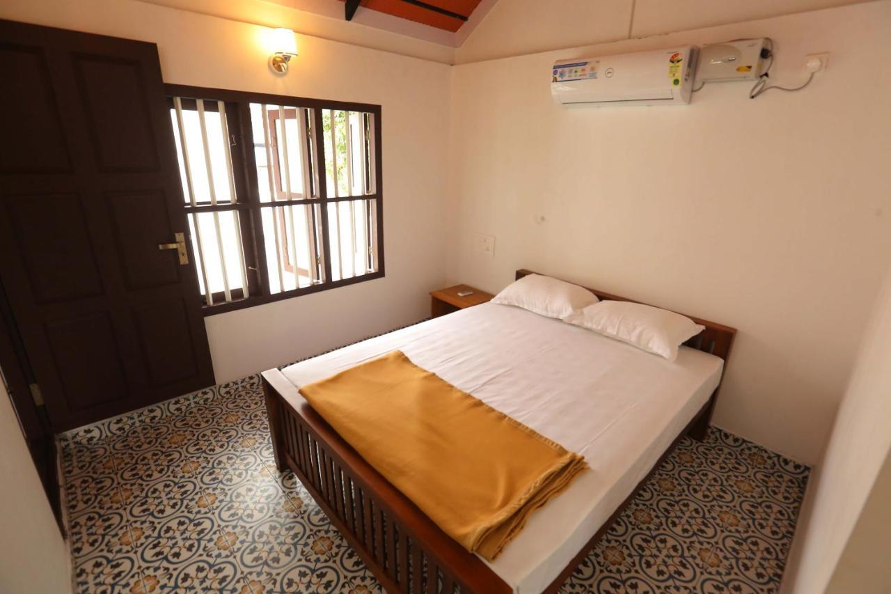 Kira Palace Residency Hotel Ernakulam Exterior photo
